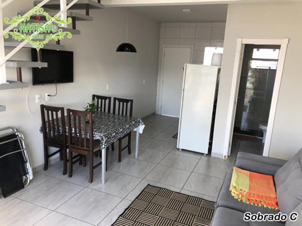 Sobrados Aconchegante Com Piscina "Natisashouse" Villa Бомбиняс Екстериор снимка